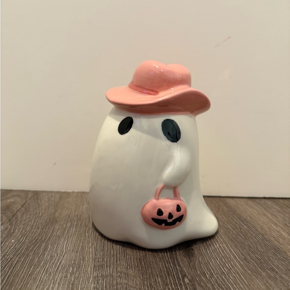 🍁 Super Cute Cowgirl Ghost Figurine- NWT